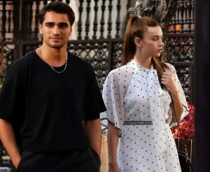 بدء عرض الموسم الثالث من الطائر الرفراف تعرف على التالي بدء عرض الموسم الثالث من الطائر الرفراف، وكالات السوسنةذكرت تقارير إخبارية تركية، أن بطلي