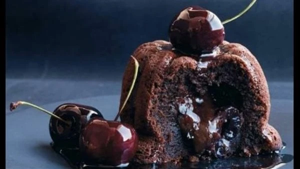 طريقة تحضير كيك شوكولاتة بوصفة مختلفةنشرت الشيف مروة السجيني، طريقة تحضير الكيك عبر حسابها الرسمي على موقع التواصل الأجتماعي فيسبوك، كما يفضل العديد من الأشخاص إعداد الكيك من المنز