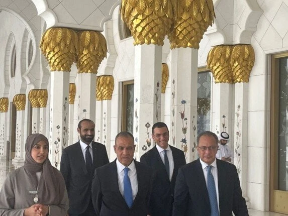 وزير الخارجية يزور ضريح مؤسس دولة الإمارات (صور) وزير الخارجية يزور ضريح مؤسس دولة الإماراتآية الله حمديزار وزير الخارجية والهجرة الدكتور بدر عبد