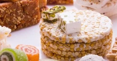 ممكن تأكلها وما تتخنش.. نصائح لتناول حلوى المولد بدون زيادة الوزن صحة وطب من طقوس الاحتفال بالمولد النبوى الشريف، تناول الحلوى المخصصة لهذا الموسم، ومنها الفولية والسمسمية والبندقي