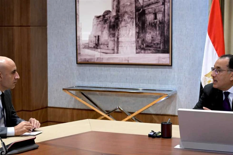 أقل من 50 طالبا بالفصل الواحد.. وزير التعليم يؤكد خفض الكثافة الطلابية بالمدارس اجتمع الدكتور مصطفى مدبولي، رئيس مجلس الوزراء، مع محمد عبداللطيف، وزير التربية والتعليم والتعليم الف