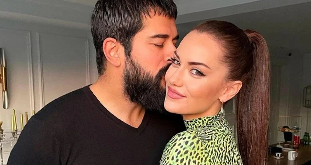 فهرية أفجان تنشر صورا برفقة طفليها على البحر.. هل يشبهان بوراك أوزجيفيت؟ تعرف على التالي فهرية أفجان تنشر صورا برفقة طفليها على البحر.. هل يشبهان