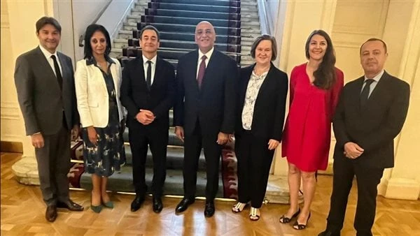 باسل رحمي: تنمية المشروعات يحرص على تكثيف التعاون مع المؤسسات الفرنسيةاجتمع باسل رحمي الرئيس التنفيذي لجهاز تنمية المشروعات المتوسطة والصغيرة ومتناهية الصغر بإيريك شوفالييه سفير فر