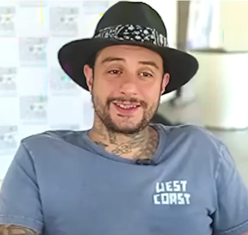 أحمد الفيشاوي : بكره نفسي بسبب علاقاتي الزوجية الفاشلةيحل الفنان أحمد الفيشاوي ضيفا على أحد البرامج التي يتم عرضها على موقع الفيديوهات الشهير يوتيوب،