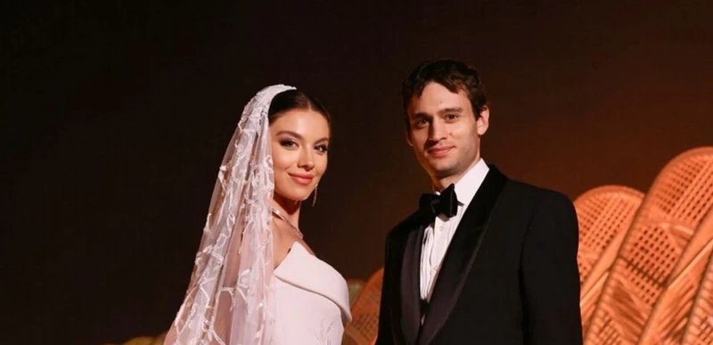 بدت كالأميرات.. زفاف أسطوري لملكة جمال لبنان السابقة مايا رعيدي في اليونان شاهدوا فخامة الحفل (فيديو) تعرف على التالي بدت كالأميرات.. زفاف أسطوري