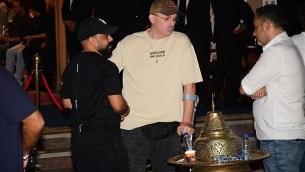 بعكاز ومشاية.. ظهور محمد محمود عبد العزيز وهشام سليمان يثير الجدلشهد عزاء والد المنتجين طارق وأحمد الجناينى حضور عدد كبيرة من النجوم لتقديم واجب