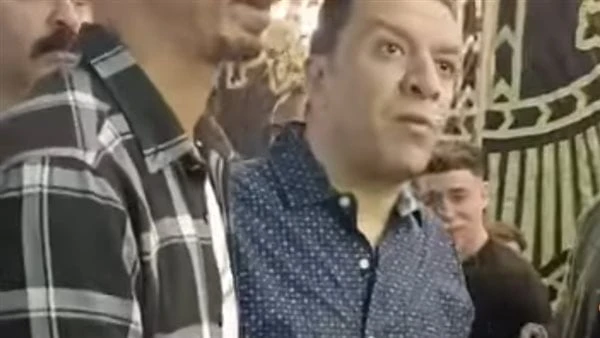 مصطفى كامل يشارك في عزاء نجل إسماعيل الليثي ..فيديوحرص نقيب المهن الموسيقية الفنان مصطفى كامل، على تقديم واجب العزاء للمطرب إسماعيل الليثي في وفاه