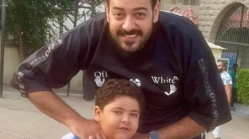 مفاجأة جديدة بشأن سبب وفاة ابن إسماعيل الليثي (خاص) لا تزال أصداء الرحيل المأساوي للطفل رضا نجل الفنان إسماعيل الليثي، مستمرة حتى الآن.وتوفي رضا الشهير بضاضا، في وقت سابق من أمس ال