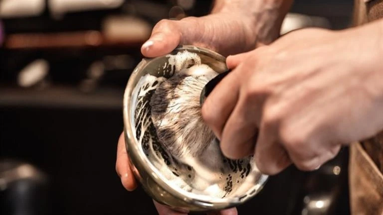 هل يسبب صابون الحلاقة الصلب السرطان؟ لايف ستايل 02:00 ص الإثنين 23 سبتمبر 2024 - د ب أ حذرت مجلة أوكو تست الألمانية من صابون الحلاقة الصلب، الذي قد يحتوي على مواد ضارة. وأوضحت المج