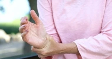 5 نصائح للتخلص من آلام المفاصل.. حافظ على وزنك صحة وطب آلام المفاصل من الأمراض والمشكلات الصحية التي يعاني منها الكثيرون، ووفقا لموقع . سنتعرف على أبرز النصائح للوقاية من التعرض أل