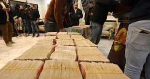 كشف رئيس هيئة النزاهة في العراق القاضي حيدر حنون عن اكتشاف هدر للأموال في عقد تطوير سكك حديد العراق بقيمة 18 مليار دولار.وأضاف حنون أن ملف العقد سلم إلى القاضي ضياء جعفر لفتة المخت