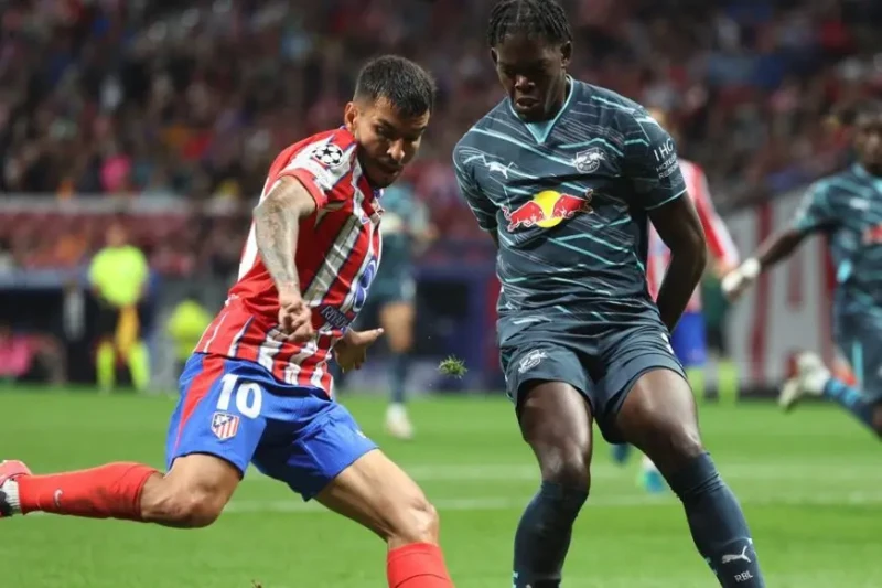 هل يجد ريال مدريد ضالته في مدافع لايبزيغ؟ أشارت تقارير صحفية إلى أن مدافع لايبزيج كاستيلو لوكيبا، يحظى باهتمام ريال مدريد. واستغل النادي الأبيض مشاركة لوكيبا في مباراة لايبزيج وأتل