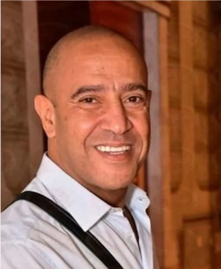 أشرف عبد الباقي مربي في بيته حرباية وغزالتينكشف النجم أشرف عبدالباقي أيضا عن أنه يحتفظ في منزله ب حرباية وغزالتين.وقال أشرف عبدالباقي خلال لقائه مع