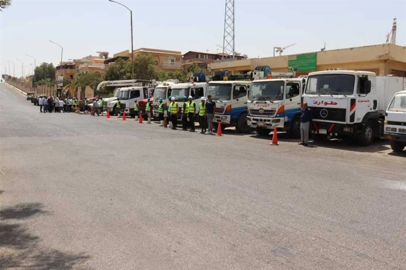 اصطفاف المعدات.. طوارئ في الشيخ زايد استعدادا لمواجهة الشتاء (تفاصيل) تفقدت المهندسة مروة حسين، رئيس جهاز مدينة الشيخ زايد، محطات رفع الصرف الصحي ومياه الشرب بالمدينة، للاطمئنان عل