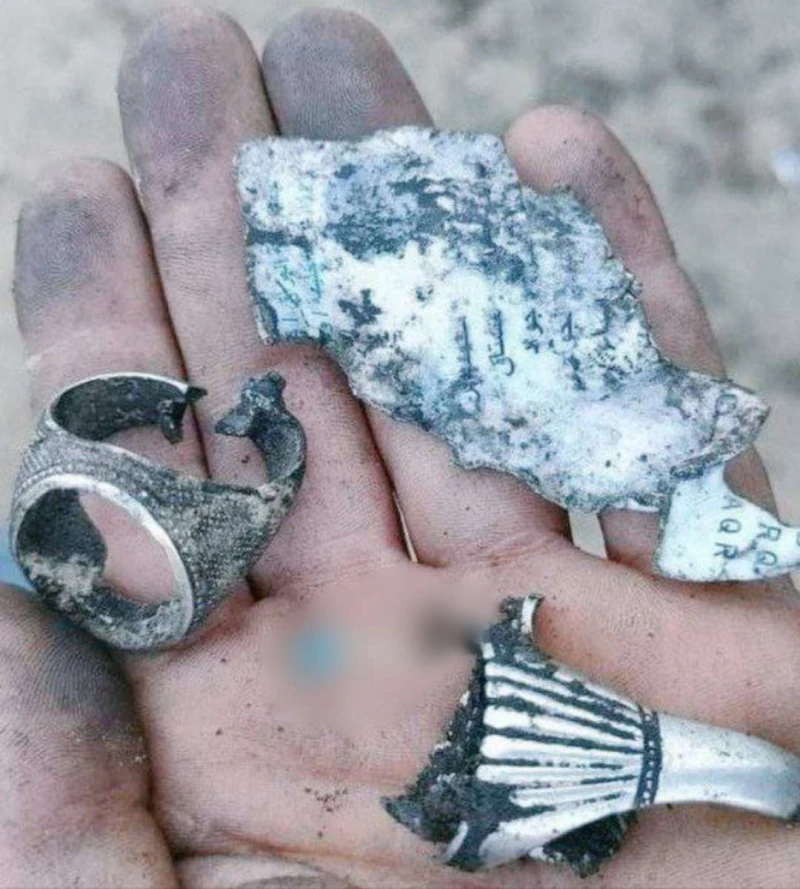 عاجل:اول صورة لاغتيال نص ر الله (هذا ماتبقى منه) _اخر الاخبار تداولت وسائل اعلام صورة لخاتم امين عام حزب الله حسن نصر الله عقب تنفيذ ضربات مركزة استهدفته يوم امس في بيروت.وقال الجي