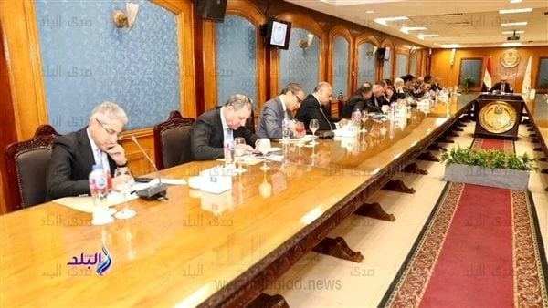 وزير التعليم: مفيش مدرس هيقدر يشرح ل 150 طالبا في فصل أكد محمد عبد اللطيف وزير التربية والتعليم والتعليم الفني ، على أنه من أجل وجود عملية تعليمية حقيقية في الفصل، فإن أي معلم لا ي