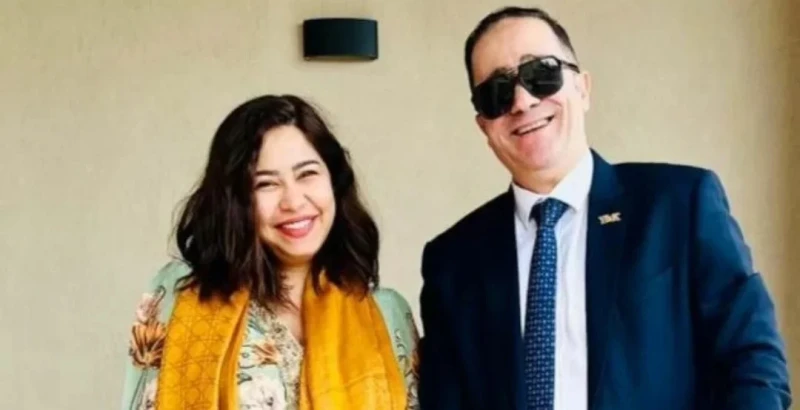 شيرين عبد الوهاب تعلن تصالحها مع المحامي ياسر قنطوشكشف المستشار ياسر قنطوش، مساء اليوم، عن تفاصيل صورته التي جمعته بالفنانة شيرين عبد الوهاب، وذلك