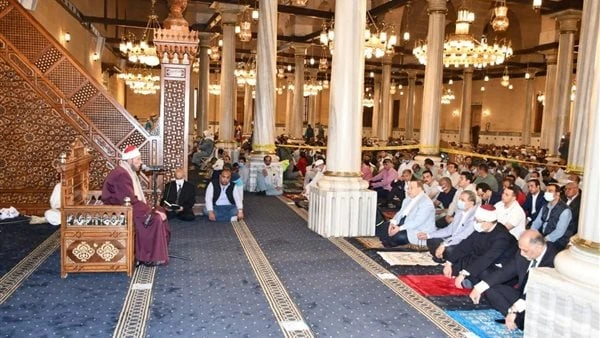 سنن يوم الجمعة.. ماذا نفعل أثناء الخطبة؟روي عن ابن عباس -رضي الله عنهما- قال : قال رسول الله -صلى الله عليه وسلم- : إن هذا يوم عيد جعله الله