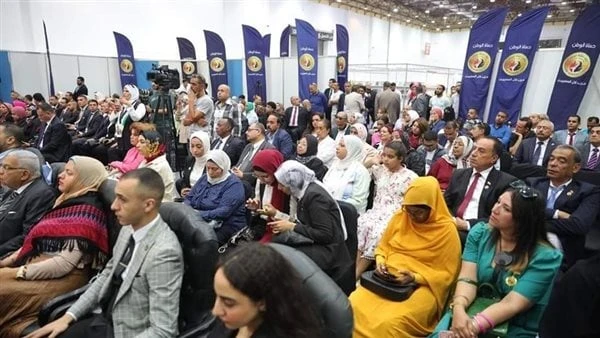 صالونات ثقافية ومبادرات خدمية في معرض العاصمة للكتابشهد معرض العاصمة الأولى للكتاب، المقام حاليا في قاعة القاهرة المؤتمرات الدولية، بمدينة نصر، تحت رعاية حزب حماة الوطن، تنظيم مجمو