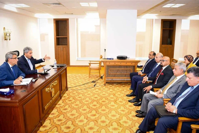 وزير السياحة يلتقي 30 سفيرا وقنصلا مصريا قبل السفر لتولي مهام عملهم التقى شريف فتحي وزير السياحة والآثار اليوم الإثنين، في لقاء موسع بمقر وزارة الخارجية والهجرة وشؤون المصريين بالخ