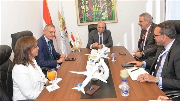 خلال لقاء مع وزير الطيران.. نائب رئيس الإياتا يشيد بتنظيم مصر لمعرض العلمينالتقى الدكتور سامح الحفني وزير الطيران المدني، نائب رئيس الاتحاد الدولي