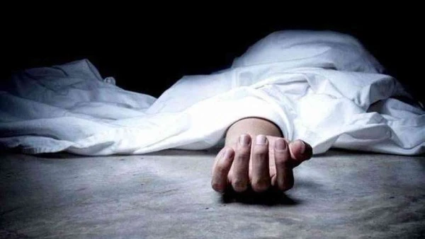 وفاة شاب من المصابين في حادث تصادم سيارتين بالعياط فارق أحد المصابين في حادث تصادم سيارتين بالعياط، الحياة، ليلحق بصديقه، ويبلغ عدد المتوفيين شابين، وإصابة 3 آخرين.تم اتخاذ الإجراء