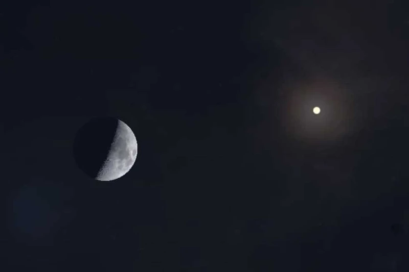 ظاهرة فلكية نادرة بعد غروب شمس اليوم الثلاثاء تشهد سماء الوطن العربي مساء اليوم الثلاثاء 10 سبتمبر 2024، اقتران القمر في طور التربيع الأول بالنجم قلب العقرب حيث يفصل بينهما 1.4 درج