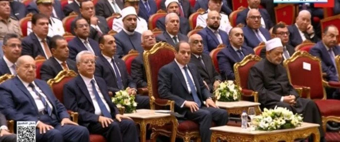 الرئيس السيسي يشاهد فيلما تسجيليا عن مولد النور في احتفالية الأوقاف بالمولد النبوي السيسي يشاهد فيلما تسجيليا عن مولد النور شاهد الرئيس عبد الفتاح السيسي فيلما تسجيليا بعنوان مولد 
