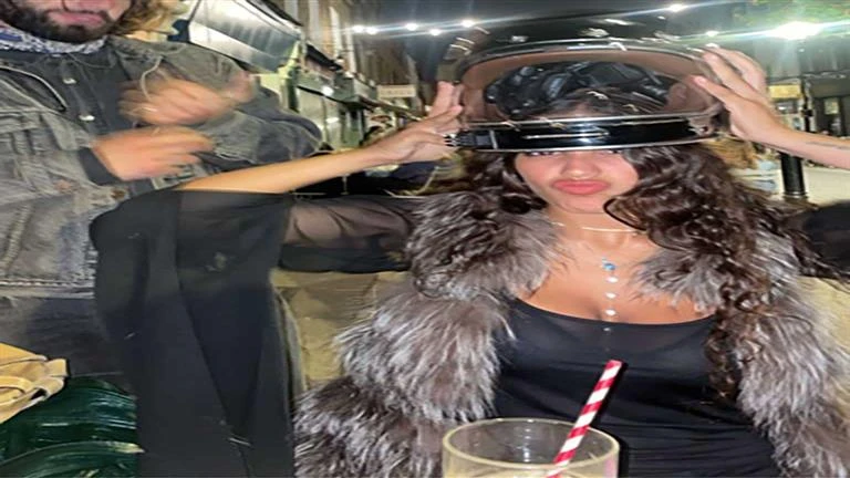 فنون: بخوذة موتوسيكل.. أحدث ظهور ل جنا دياب على انستجرام خطفت جنا عمرو دياب الأنظار إليها، في أحدث ظهور لها عبر حسابها الرسمي بموقع انستجرام ونشرت