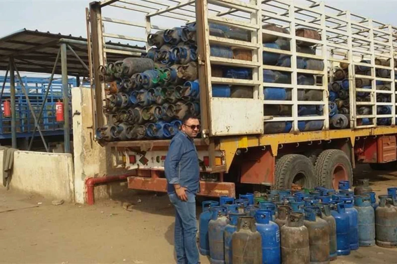 ضبط 500 أنبوبة بوتاجاز منزلى قبل بيعها في السوق السوداء بالأقصر شنت مديرية التموين بالأقصر حملات مكثفة على مختلف منافذ البيع ومستودعات بيع أنابيب