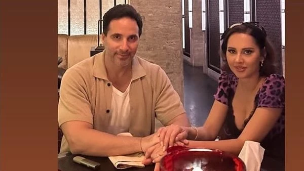 بالتايجر الجريء.. ياسمين رئيس رفقة زوجها في عيد ميلادها ال 39 أثارت الفنانة ياسمين رئيس الجدل حول إطلالتها الأخيرة التى شاركت بها الجمهور عبر حسابها