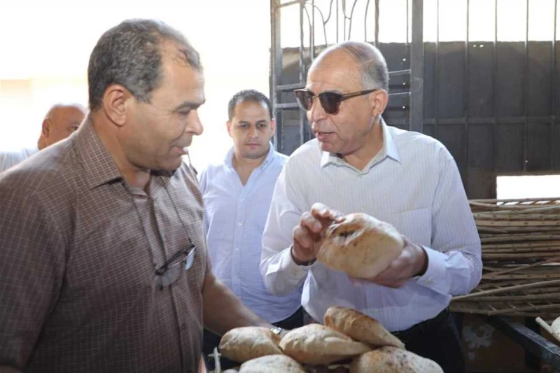 محافظ المنيا يغلق 4 مخابز بلدية ويحرر 26 مخالفة تموينية خلال حملة تفتيشية بدير مواس قاد اللواء عماد كدواني، محافظ المنيا، حملة تفتيشية ورقابية مكبرة