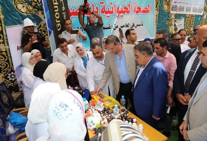 وزير الزراعة يفتتح منفذ السلع الغذائية بالدقهلية افتتح علاء فاروق وزير الزراعة واستصلاح الأراضي، واللواء طارق مرزوق محافظ الدقهلية، واللواء هشام