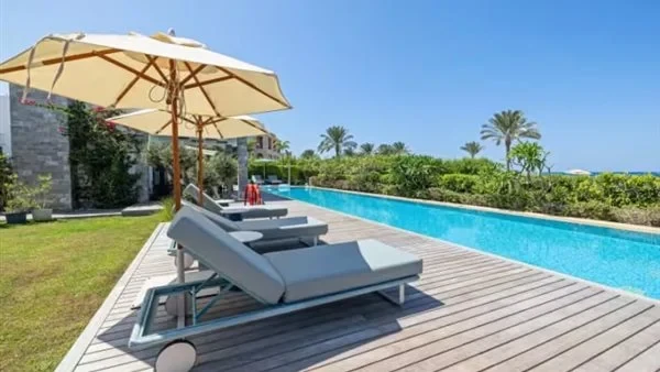 برقم فوق الخيالي ساويرس يطرح قصر للبيع بمطروحساويرس يطرح قصر للبيع على ساحل البحر الأبيض المتوسط، تحديدا في خليج ألماظة بمدينة مرسى مطروح السياحية.