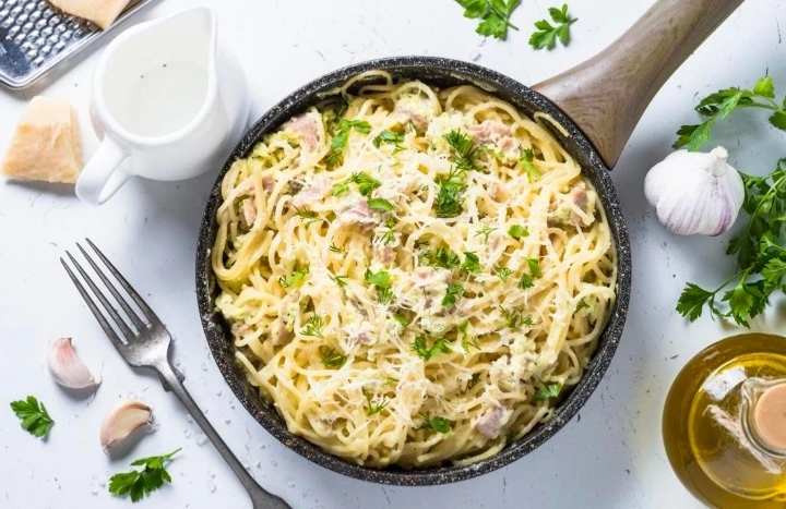 طريقة عمل فوتشيني بالدجاج.. وصفة إيطالية سهلة ولذيذةتعد الفوتشيني بالدجاج من الأطباق الإيطالية الشهية التي تجمع بين النكهات الغنية والمرغوبة في طبق