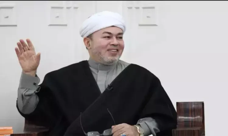 متهم بالتحرش وأتباعه من المشاهير.. من هو الشيخ صلاح الدين التيجاني وماذا فعل؟ منوعات تصدر الشيخ صلاح الدين التيجاني، أحد أقطاب الطرق الصوفية في مصر،