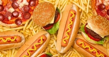 7 عادات غير صحية ترفع ضغطك وسكرك.. احذرها صحة وطب الحفاظ على الصحة الجيدة يتطلب أكثر من مجرد تناول الطعام الصحي وممارسة الرياضة، فبعض العادات اليومية