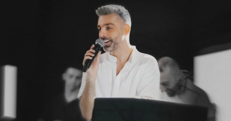 خاص - منير خليفة يبدع غناء في حفل العشاء القروي الذي نظمته رعية السيدة في الحدت بمناسبة عيد الصليب تعرف على التالي خاص - منير خليفة يبدع غناء في حفل العشاء القروي الذي نظمته رعية ا