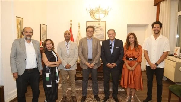 إدارة مهرجان الفيوم السينمائي فى ضيافة وزير الثقافة أحمد فؤاد هنو استقبل الدكتور أحمد فؤاد هنو، وزير الثقافة، وفدا من إدارة مهرجان الفيوم السينمائي
