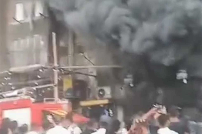 4 مصابين في حريق عقار الورديان بالإسكندرية.. والتحريات: بسبب ماس كهربائي (صور) نجحت قوات الحماية المدنية بالإسكندرية في السيطرة على الحريق الذي نشب،