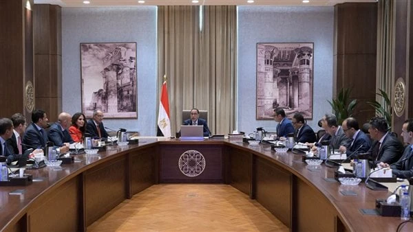 رئيس الوزراء يستعرض مشروعا مقترحا لإقامة مركز بيانات أخضر عقد الدكتور مصطفى مدبولي، رئيس مجلس الوزراء، مساء اليوم، اجتماعا لاستعراض مشروع مقترح