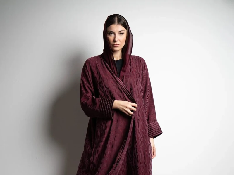 7 أفكار رائعة لتنسيق موديلات عبايات باللون البرغندي لخريف 2024 لا منافس للبرغندي في خريف وشتاء 2024، اللون الذي هيمن بشكل واضح على منصات عروض الأزياء العالمية، نجح في إثبات حضوره ف