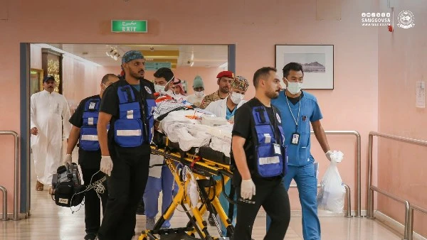 شاهد لحظة نقل اللاعب فهد المولد من الإمارات للسعودية.. وحالته حرجة نقل فهد المولد لاعب الشباب والمنتخب السعودي، من دبي إلى الرياض، مساء أمس الخميس، في طائرة مجهزة طبية.ونشر الحساب 