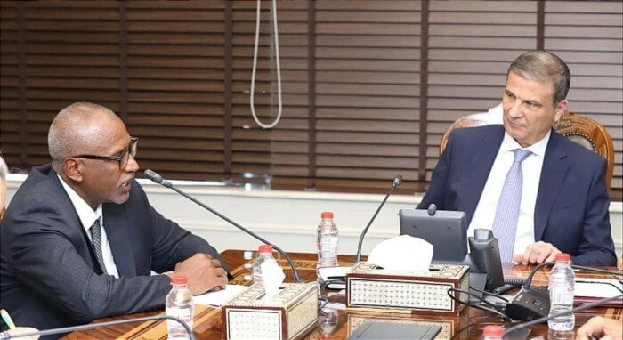 وزير الزراعة يبحث مع البعثة الإشرافية للإيفاد جهود تنمية البيئات الصحراوية في مطروحعقد علاء فاروق وزير الزراعة واستصلاح الأراضي، اجتماعا مع البعثة الإشرافية للصندوق الدولي للتنمية