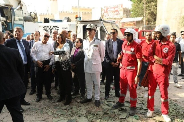 وزيرة التنمية المحلية تتابع عمليات إنقاذ سكان العقار المنهار بأرض الجولفوزيرة التنمية المحلية تعاين موقع العقار المنهارأشادت الدكتورة منال عوض وزيرة