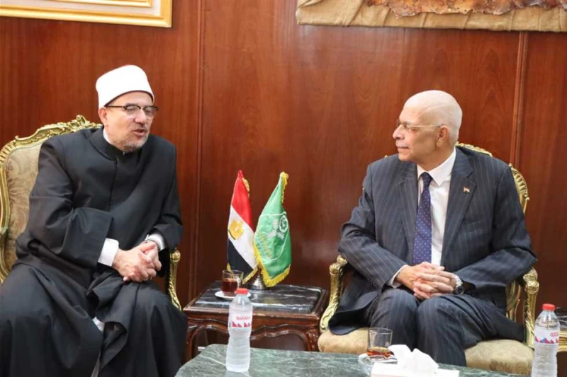 رئيس جامعة المنوفية يستقبل وزير الأوقاف السابق لمناقشة إحدى رسائل الدكتوراه بكلية الآداب استقبل الدكتور أحمد القاصد رئيس جامعة المنوفية الدكتور محمد