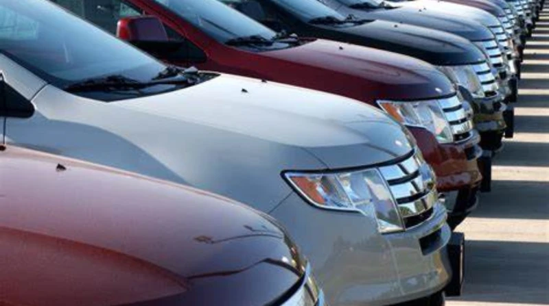 الأوفر برايس ب7 أرواح.. من المتسبب في إحيائه؟ عادت ظاهرة الأوفر برايس إلى سوق السيارات مرة أخرى بعدما فرض بعض التجار زيادات غير رسمية على أسعار بعض