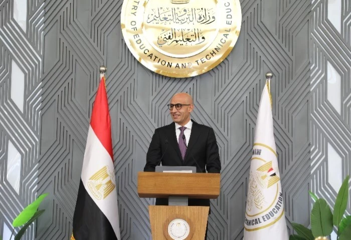 إجراء عاجل من التعليم للقضاء على الدروس الخصوصية، وبشرى للطلاب (تفاصيل) كشف محمد عبداللطيف وزير التربية والتعليم والتعليم الفني، عن تفاصيل إطلاق الوزارة لمنصة تعليمية ضخمة في غضون