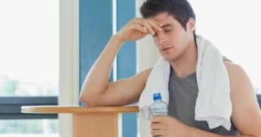 الصداع بعد ممارسة الرياضة.. الأسباب وكيفية العلاج صحة وطب وفقا لمؤسسة الصداع الوطنية، فإن التمارين الشاقة مثل الجري يمكن أن تسبب الصداع الناتج عن الجهد المبذول ، وعلى الرغم من أن ا