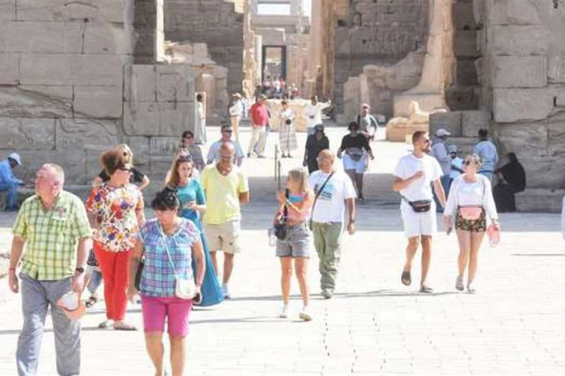 تسويق السياحة الثقافية: زيارة الرئيس لتركيا تصنع فارق خلال المواسم المقبلة كشفت لجنة تسويق السياحة الثقافية بالأقصر وأسوان، عن أن زيارة الرئيس عبدالفتاح السيسي، إلى تركيا تصنع فارق